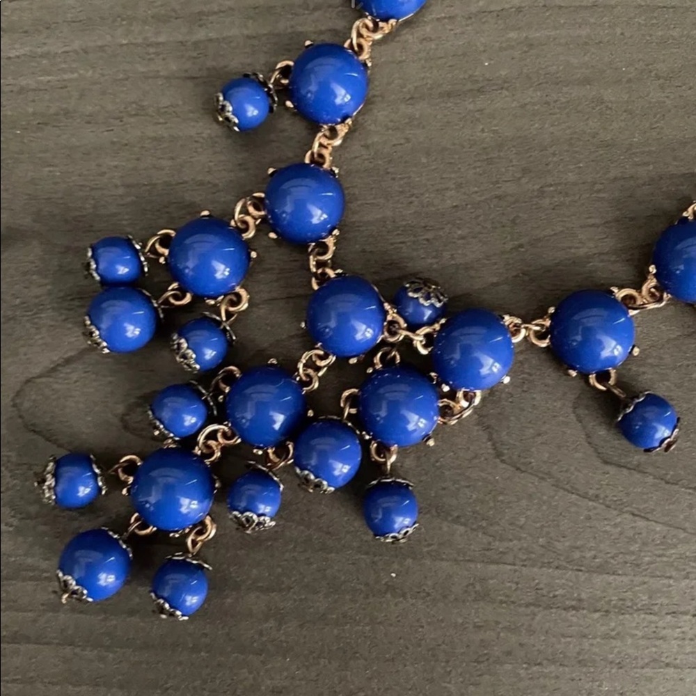 STATEMENT NECKLACE
